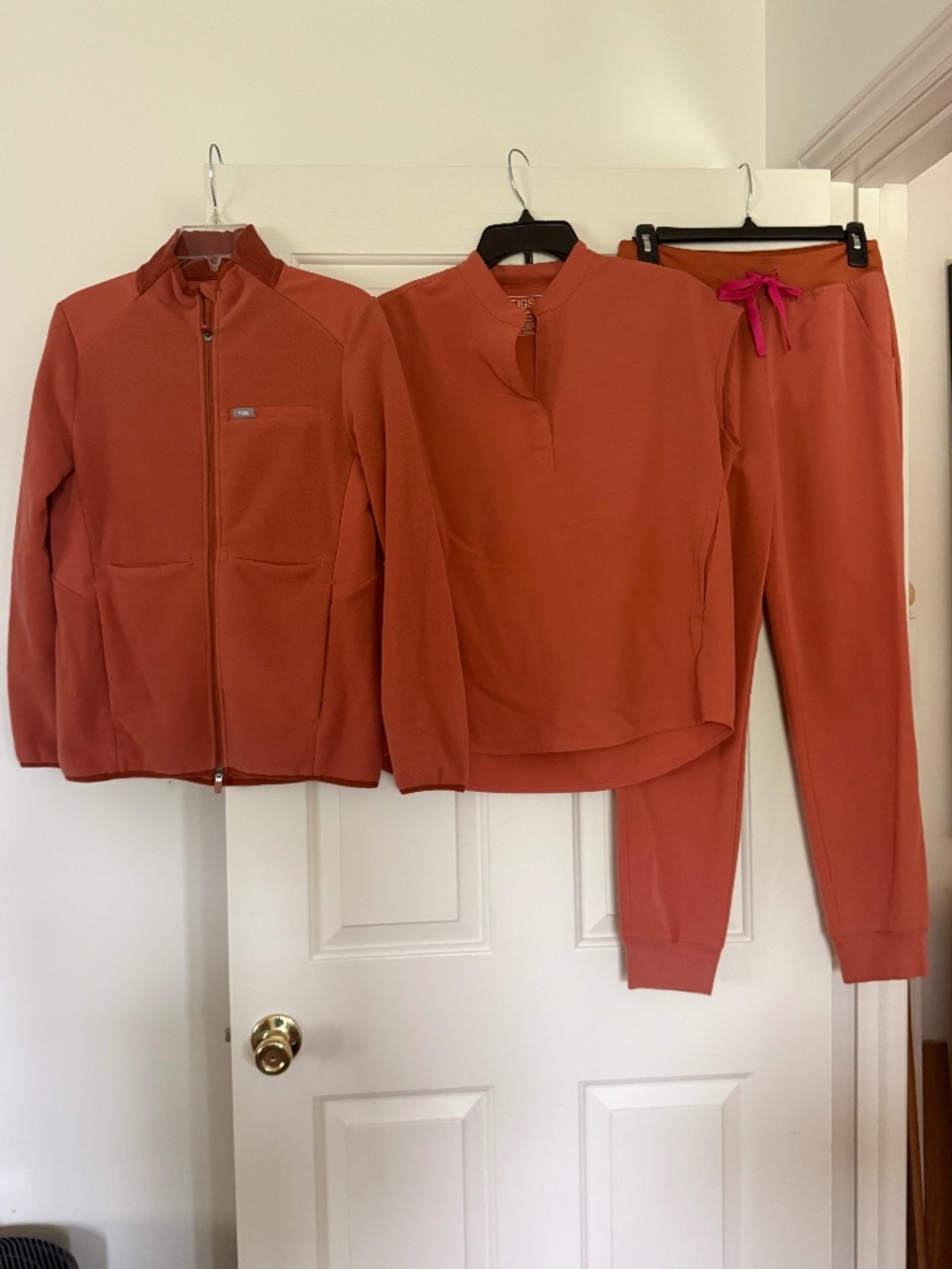 Figs Terracotta Zamora Jogger XS, Rafaela Oversized Top XS & OnShift Fleece S